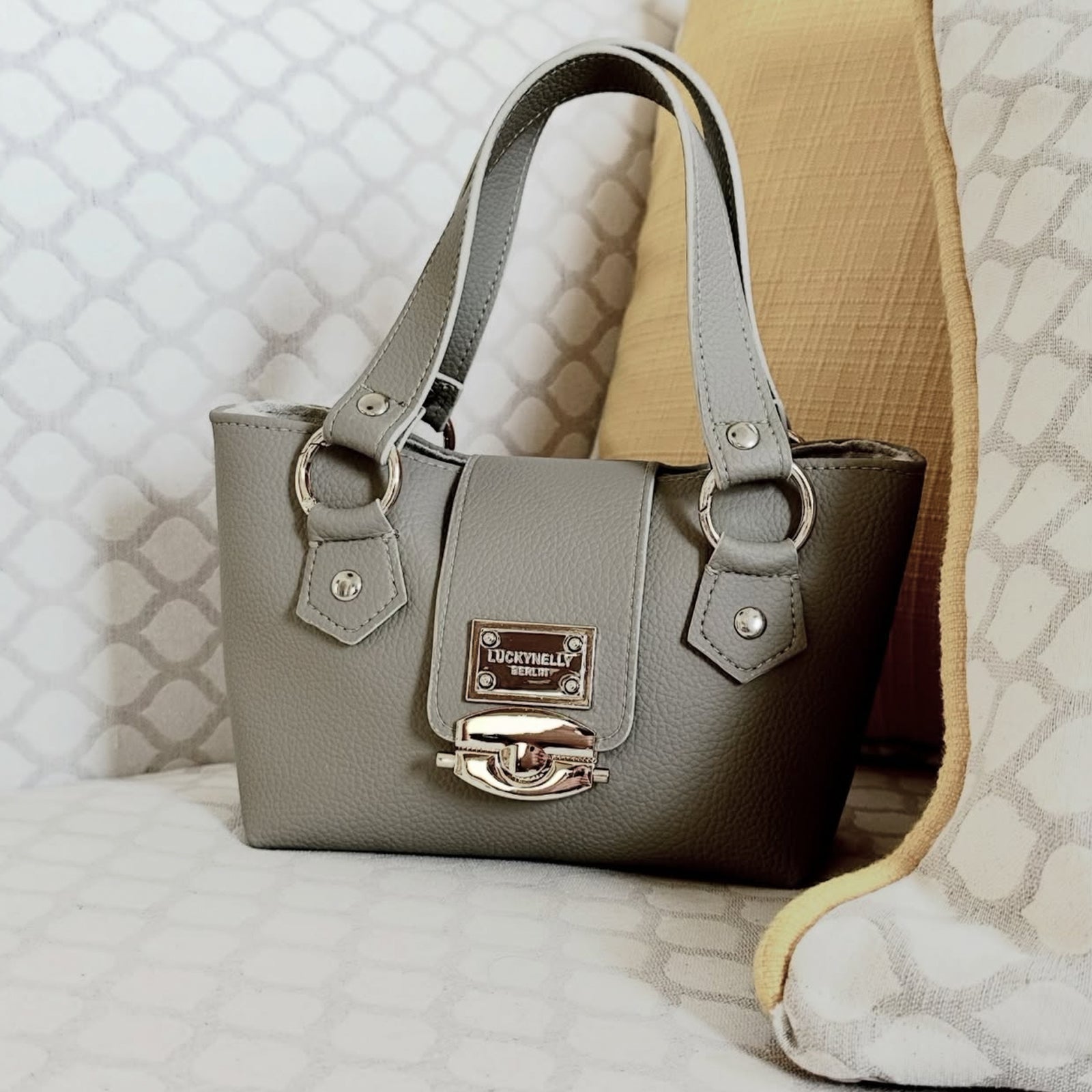LUCKYNELLY handbag archive