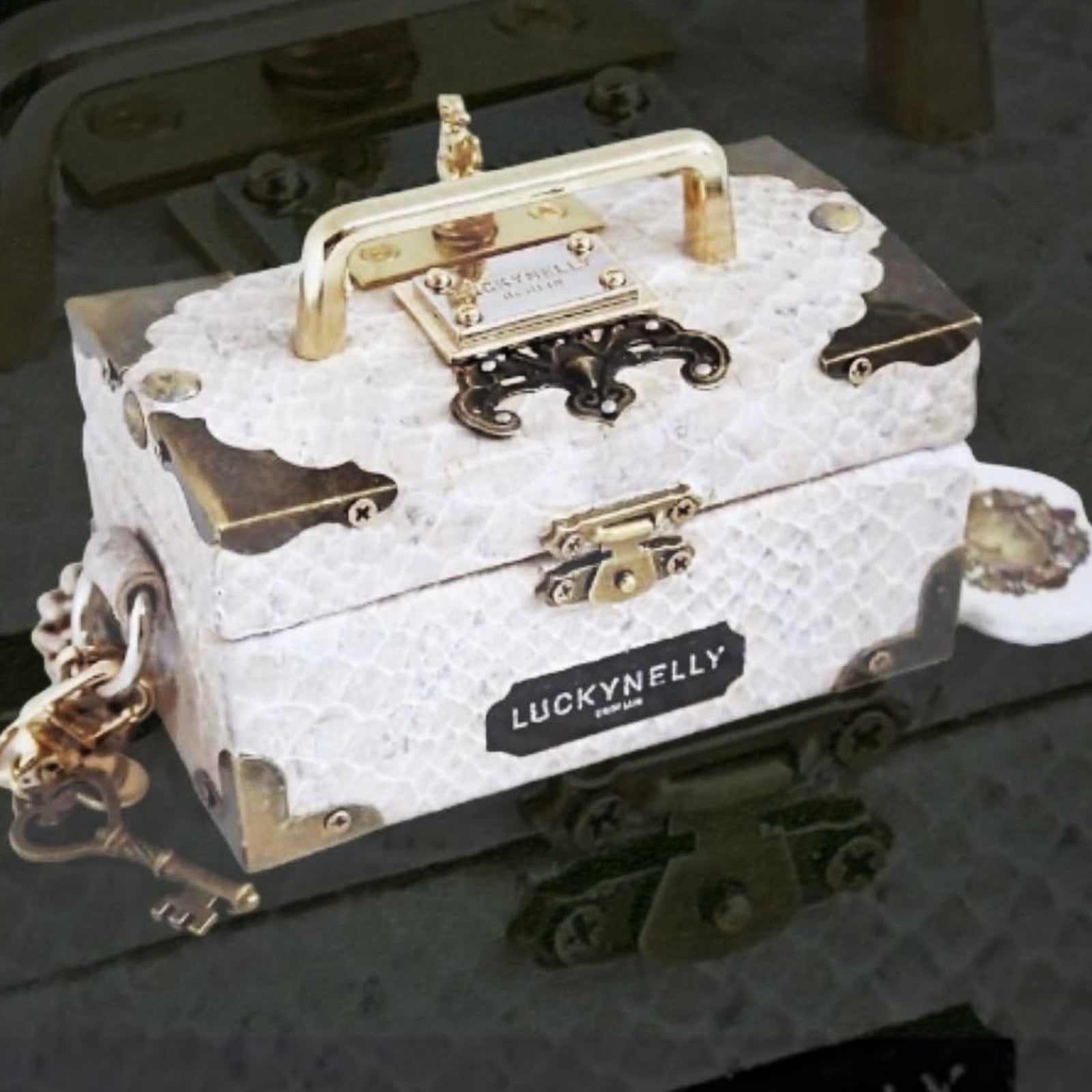 LUCKYNELLY handbag archive