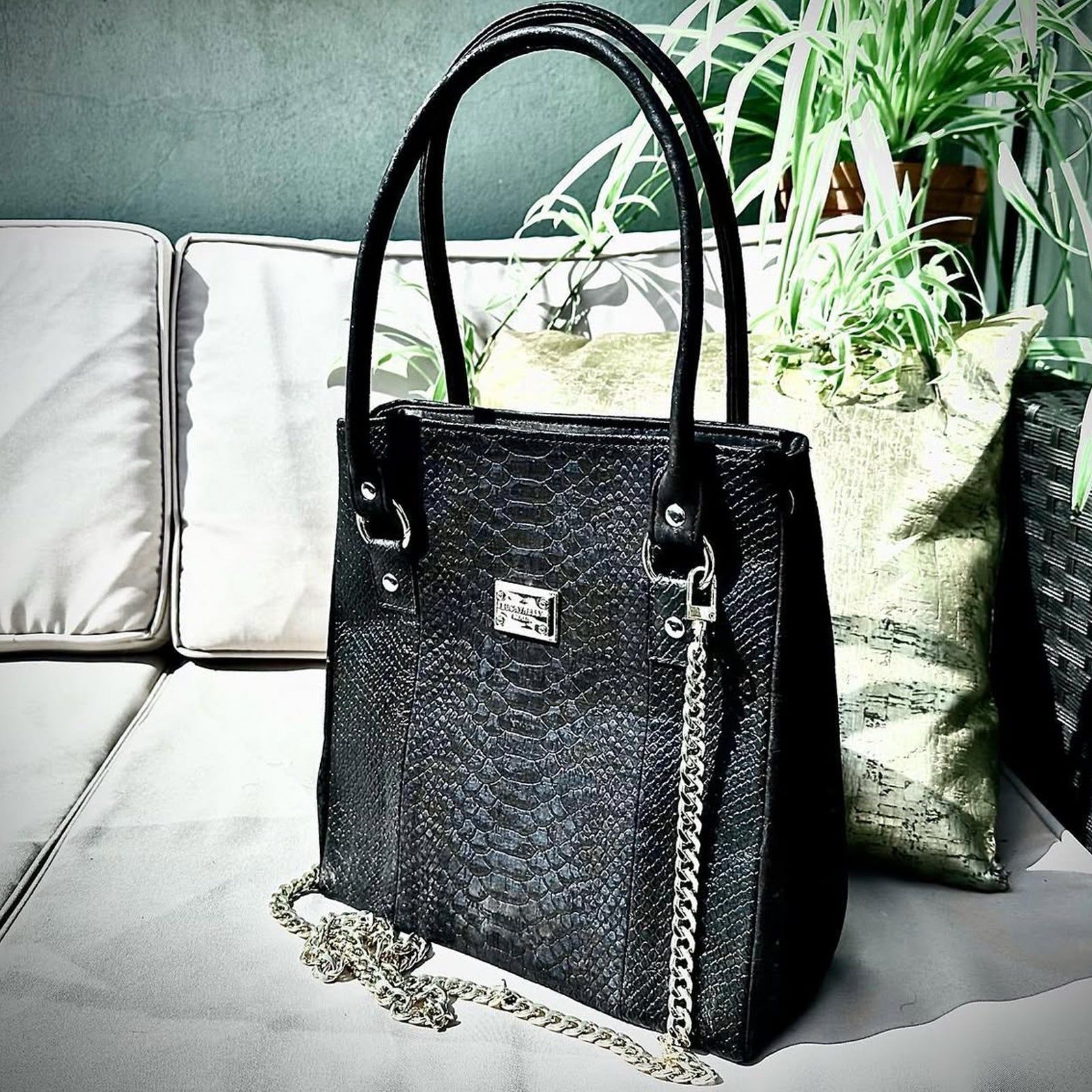 LUCKYNELLY handbag archive