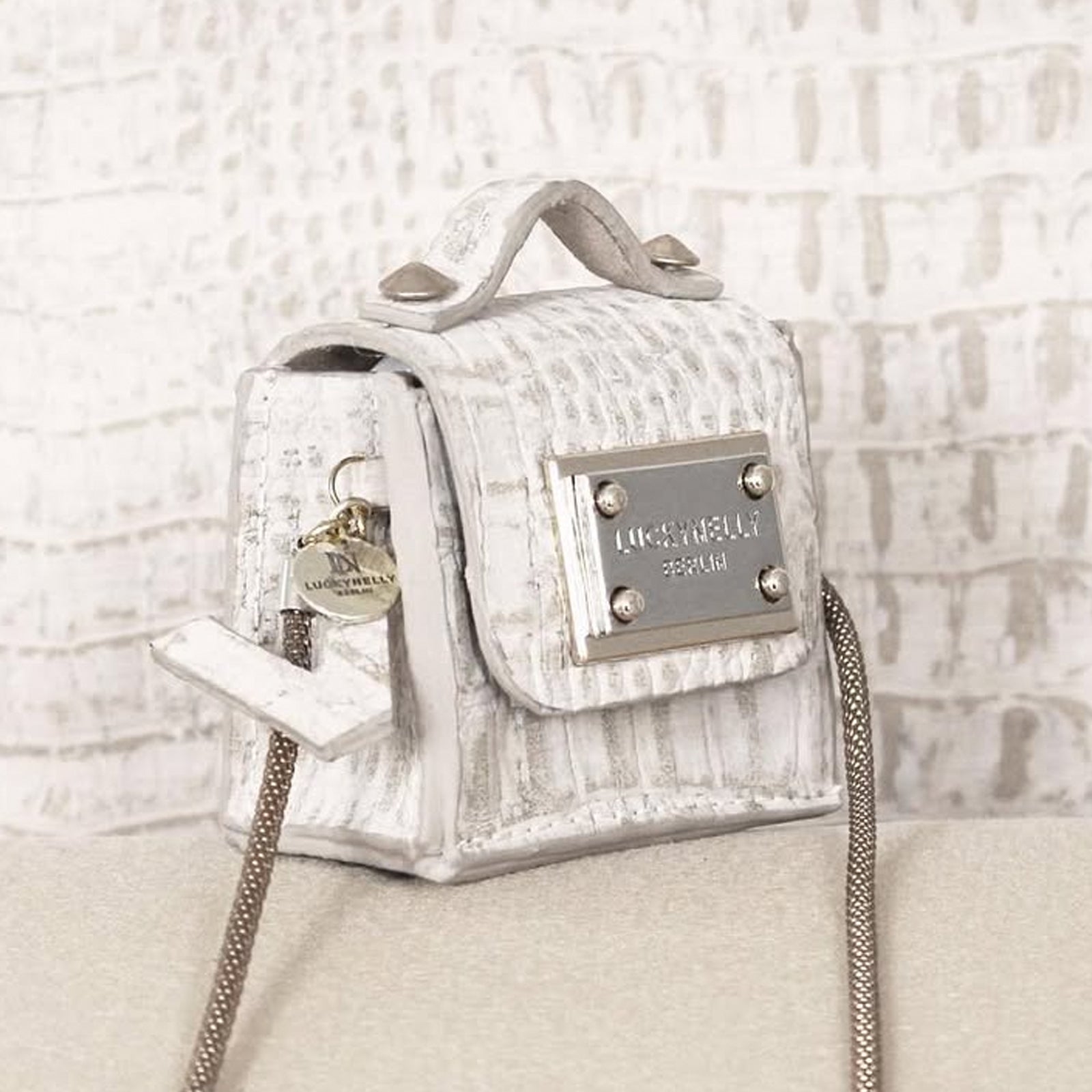 LUCKYNELLY handbag archive