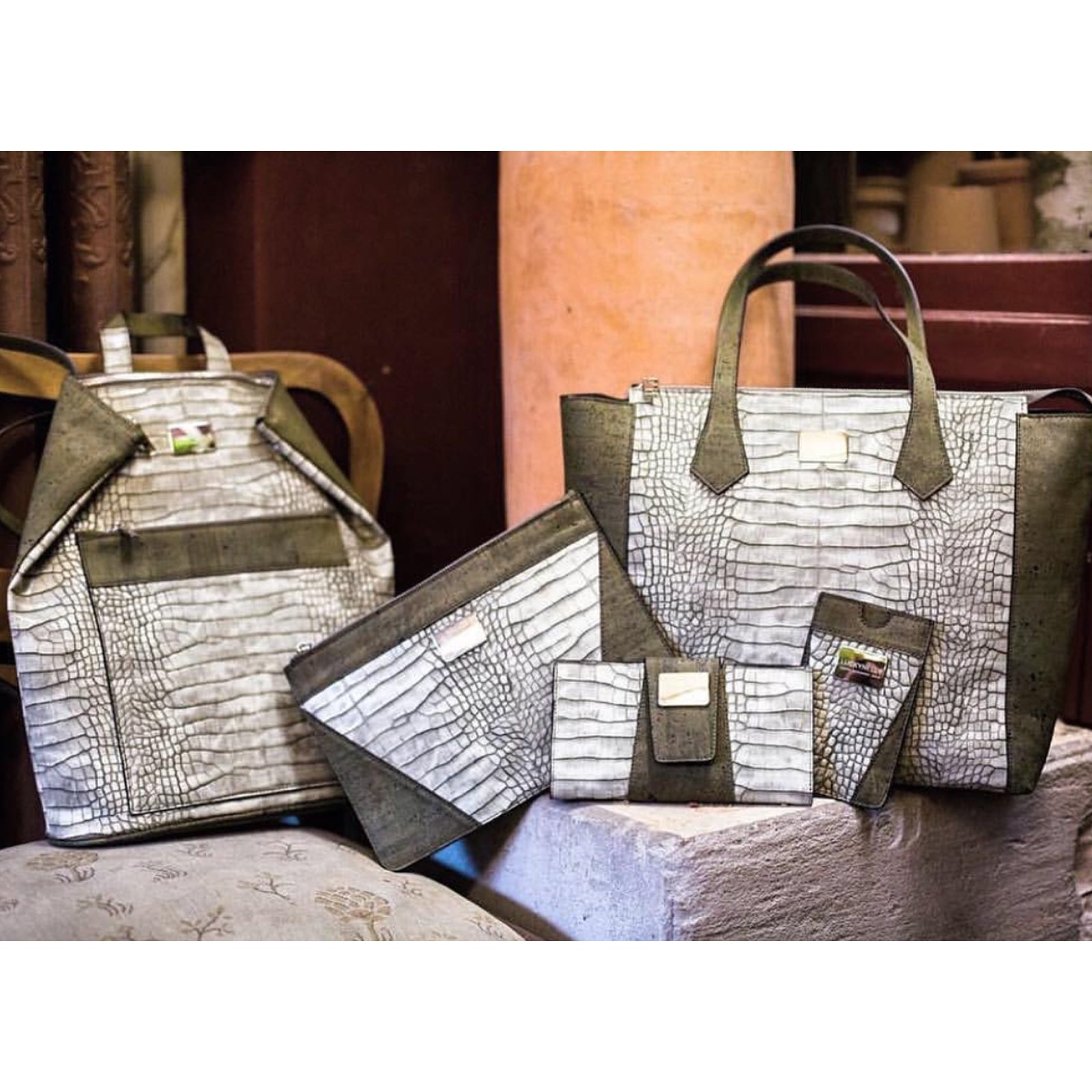 LUCKYNELLY handbag archive