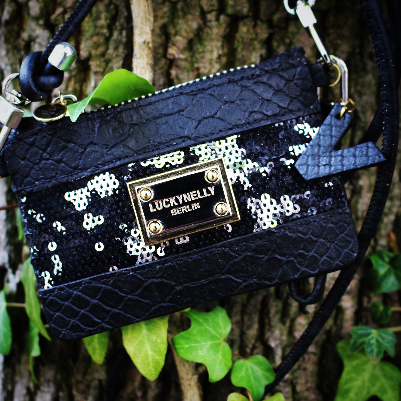 LUCKYNELLY handbag archive