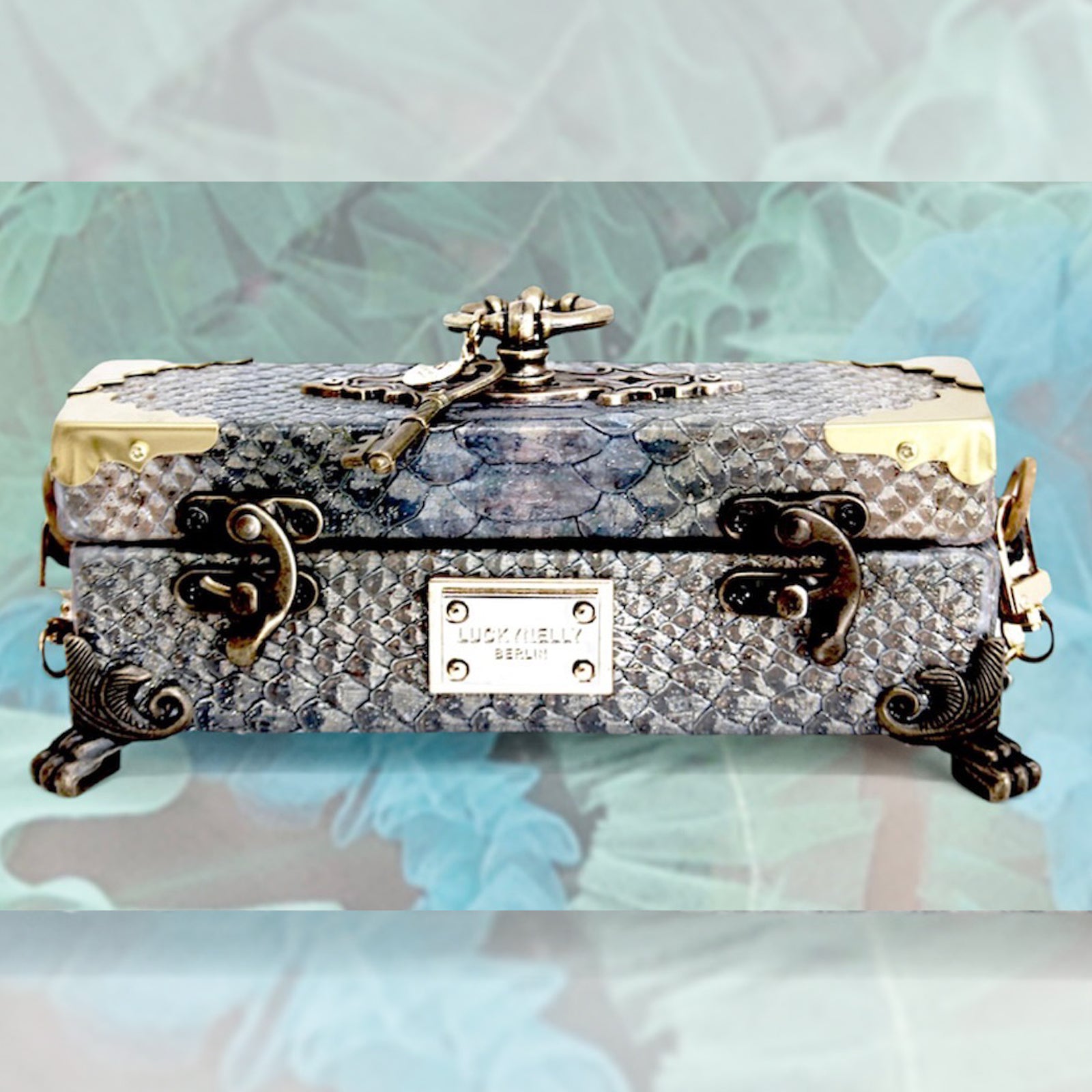 LUCKYNELLY handbag archive