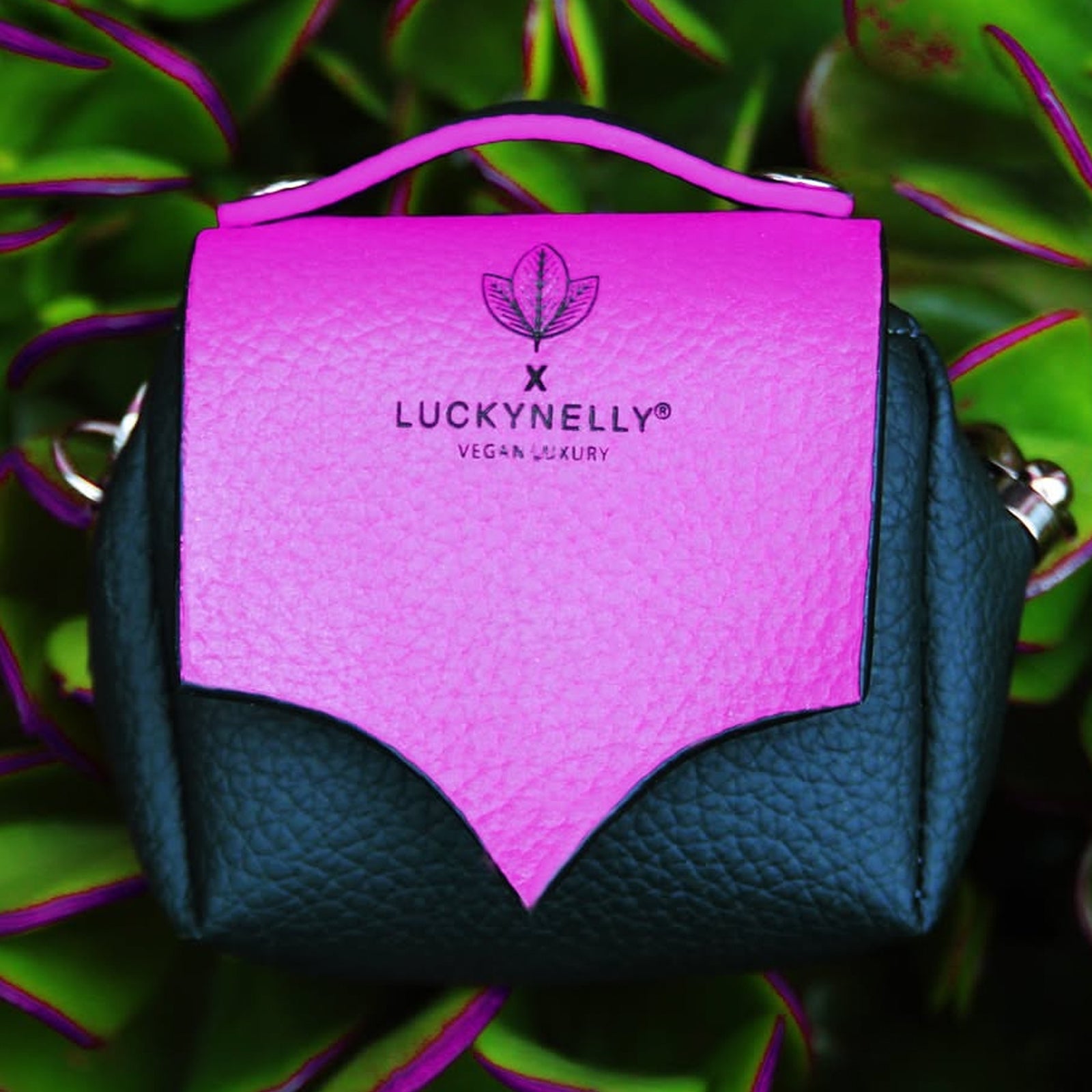 LUCKYNELLY handbag archive