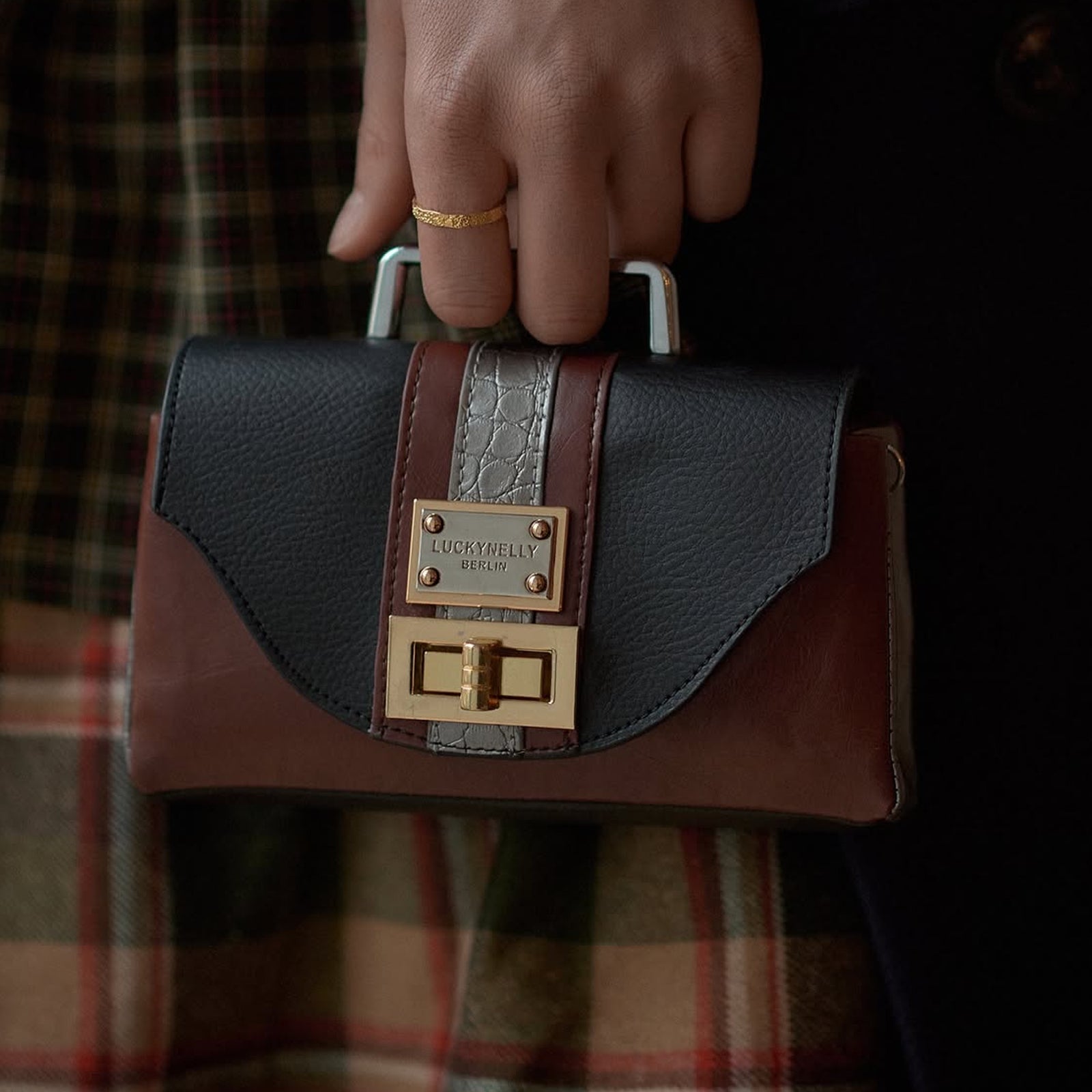 LUCKYNELLY handbag archive
