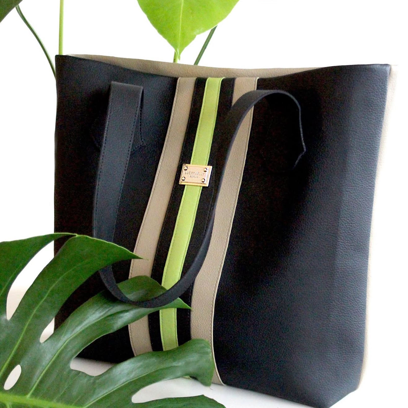 LUCKYNELLY handbag archive