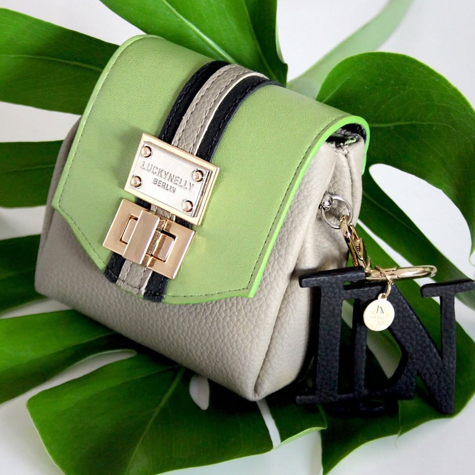 LUCKYNELLY handbag archive