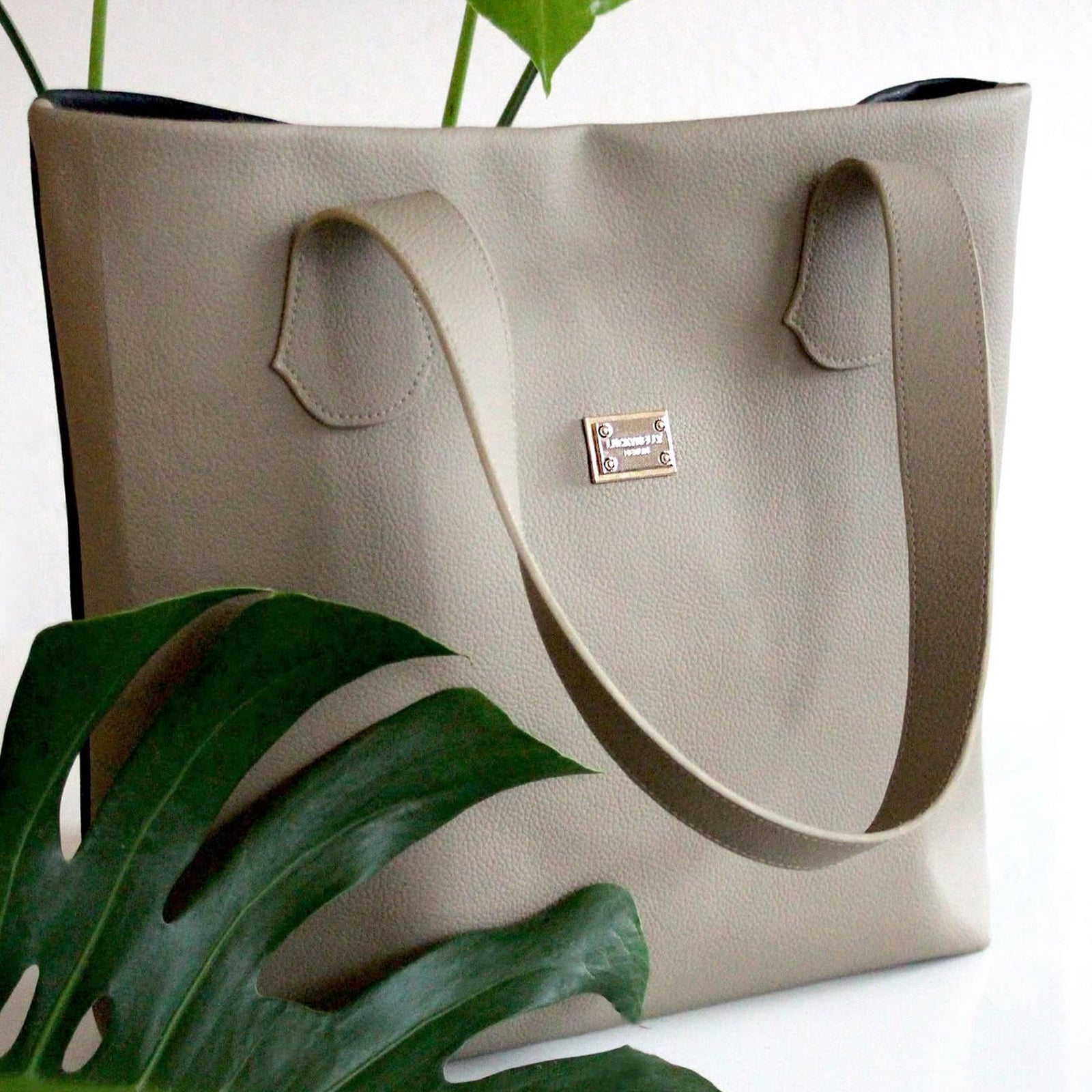 LUCKYNELLY handbag archive