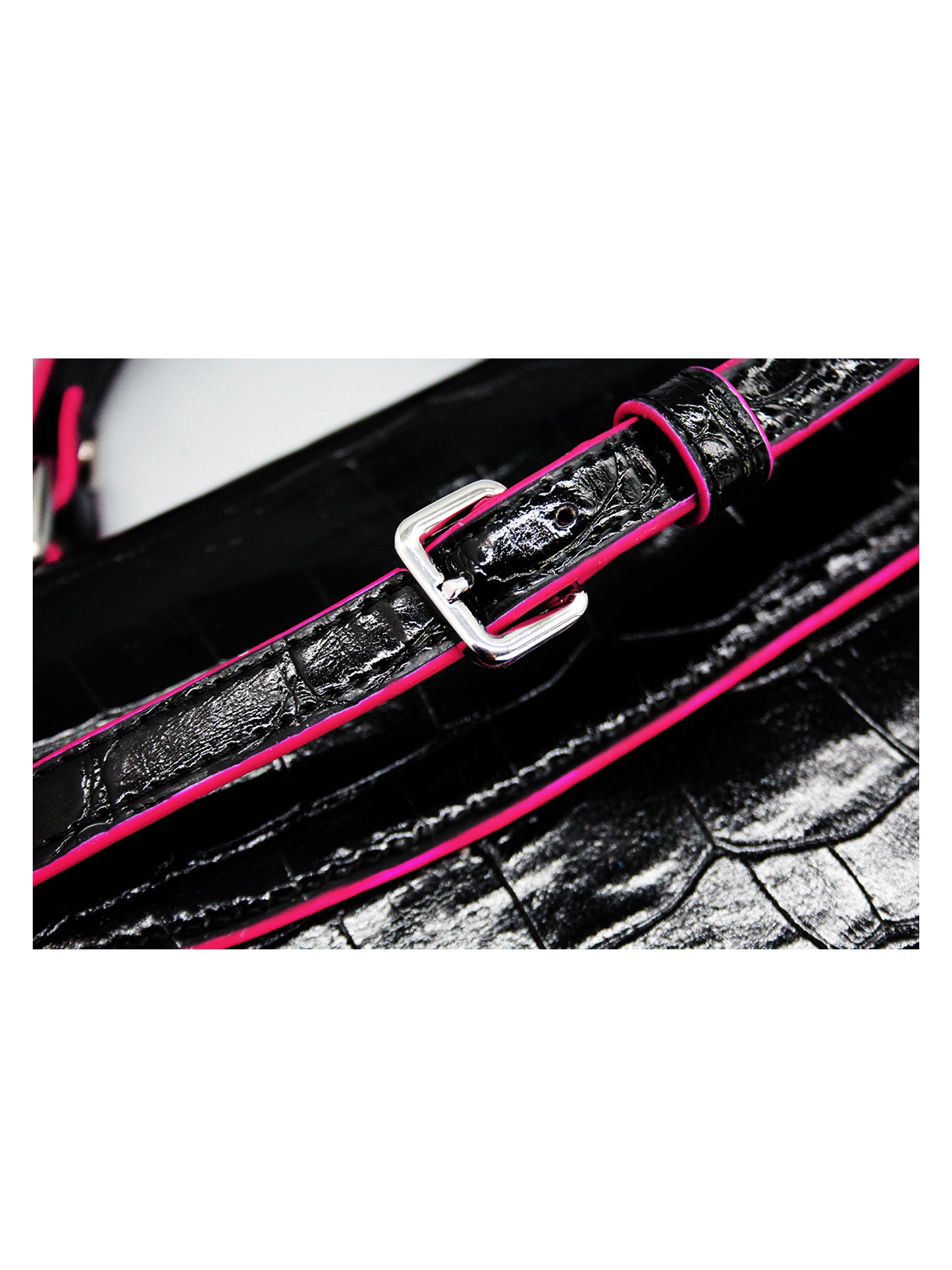 Colette – Croco Noir / Pink Edge