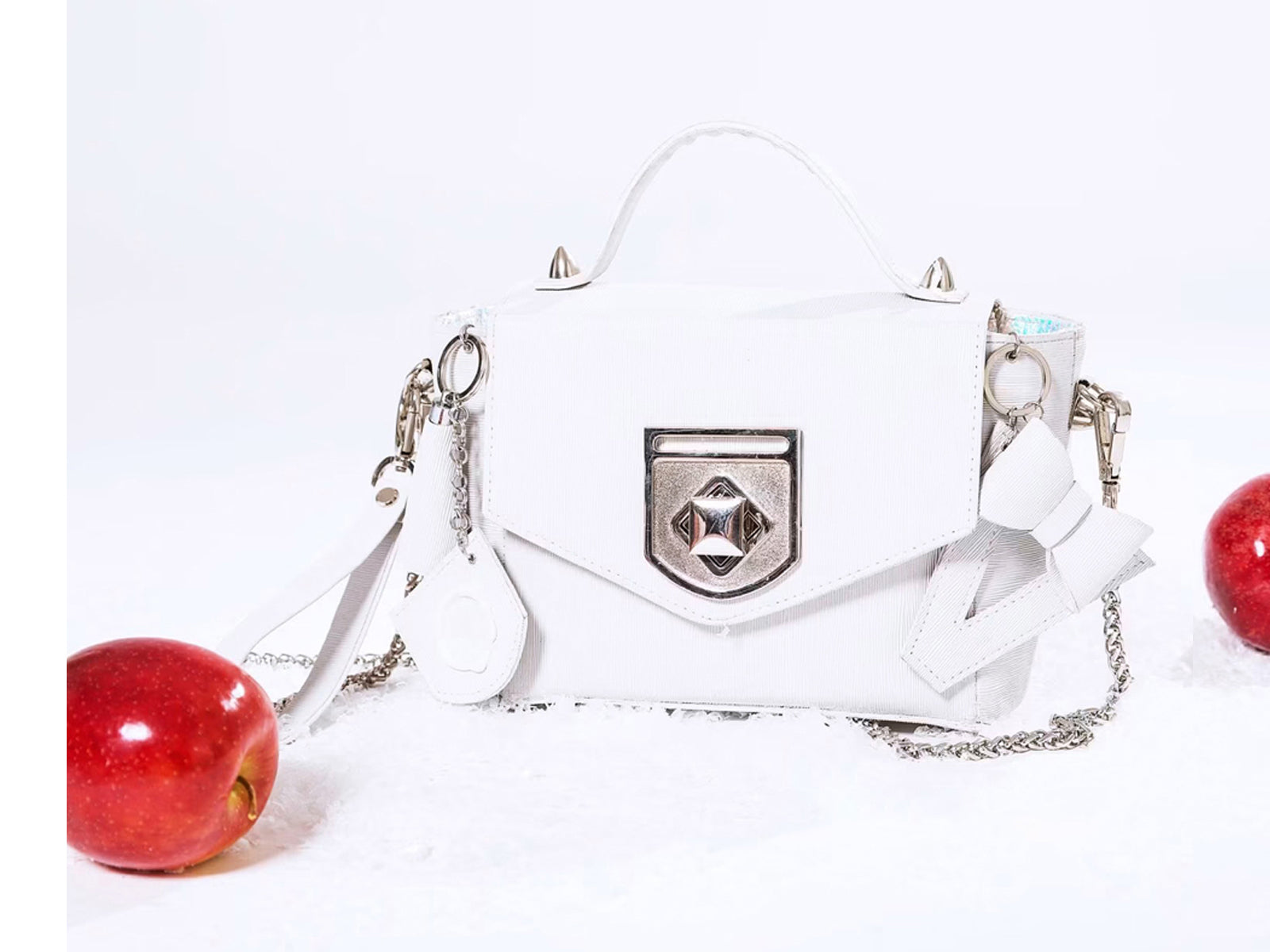 LUCKYNELLY Apple Skin detail