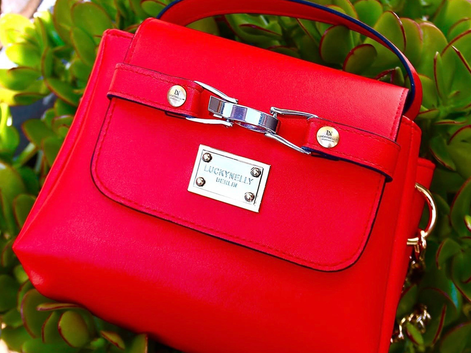 LUCKYNELLY DESSERTO Cactus Leather material